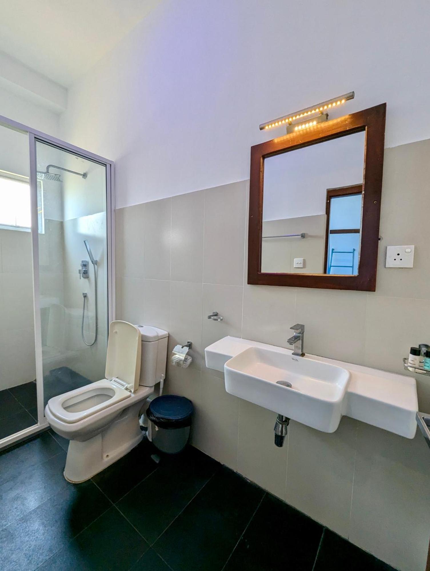 Bliss Apartment Хіккадува Екстер'єр фото
